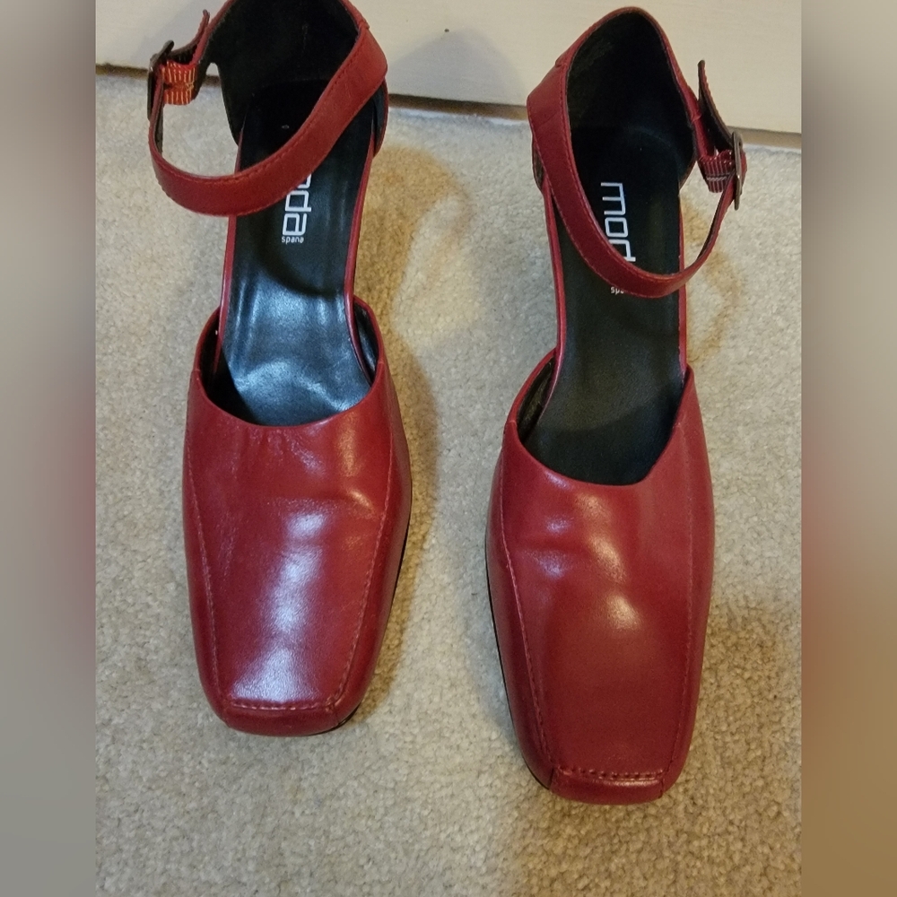 Moda Women's Red Dress Shoes Size 10M EUC